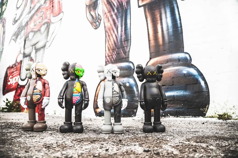 베어브릭 메디콤 토이 슈프림 카우스 경매 2018 bearbrick medicom toy toy story supreme kaws heritage auctions