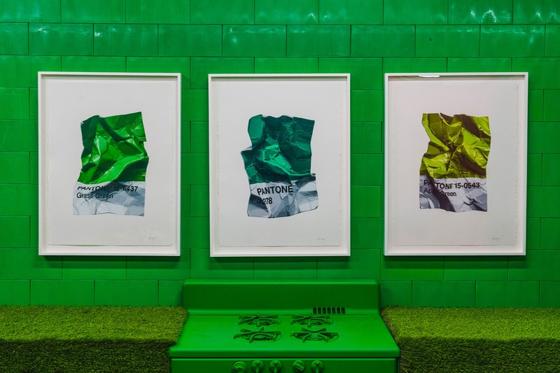 씨제이 핸드리 극사실주의 작가 팬톤 컬러 뉴욕 전시 모노크롬 2018 cj hendry pantone monochrome new york exhibition