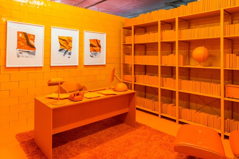 씨제이 핸드리 극사실주의 작가 팬톤 컬러 뉴욕 전시 모노크롬 2018 cj hendry pantone monochrome new york exhibition