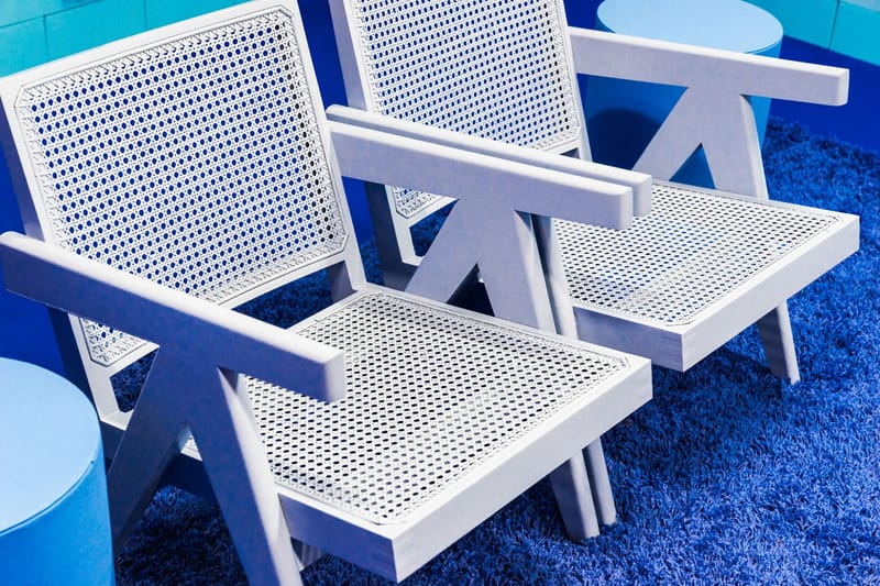 씨제이 핸드리의 <모노크롬> 전 들여다보기