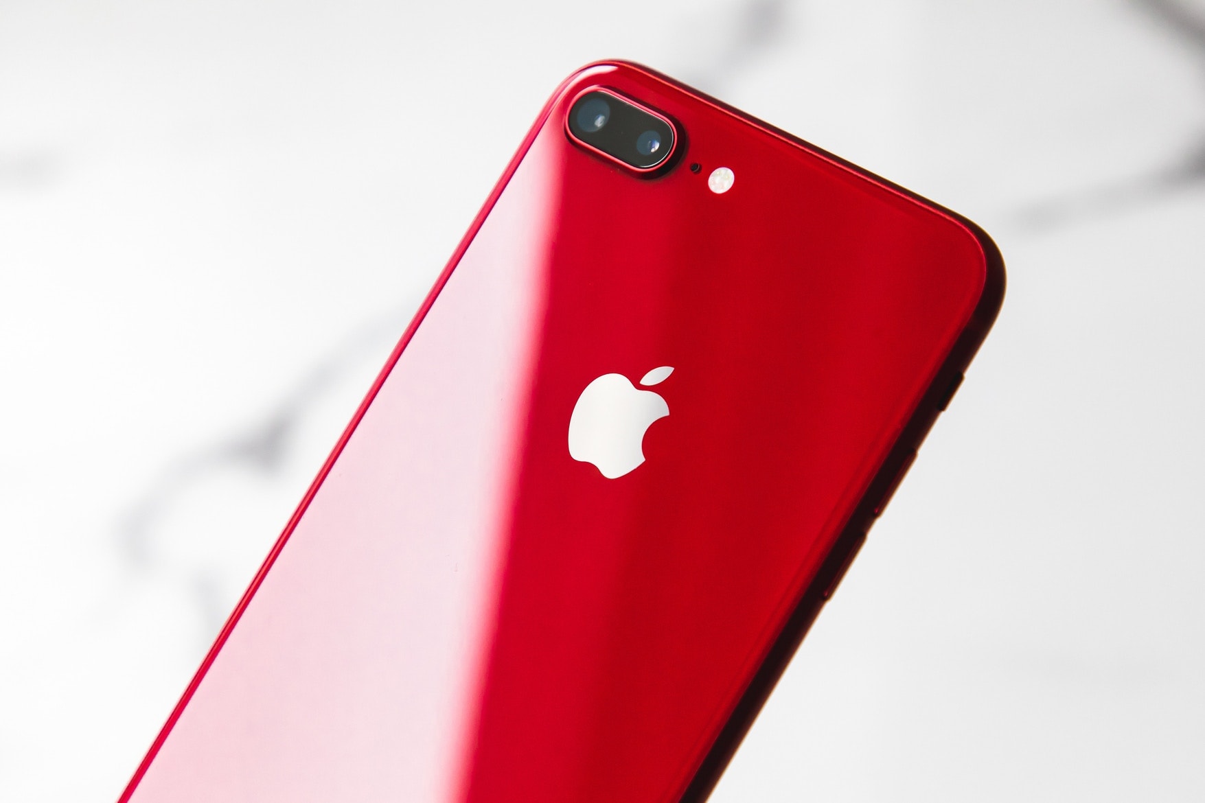애플 x 에이즈 퇴치재단 'RED' 아이폰 8 '레드' apple iphone 8 plus productred closer look