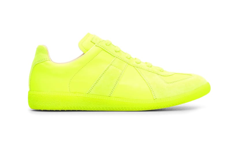 메종 마르지엘라와 리복이 해석한 형광 운동화