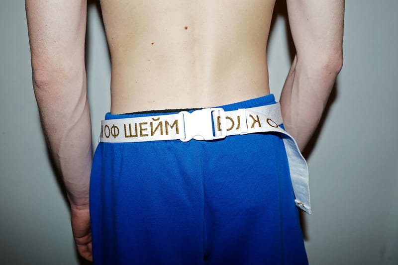 킬릭 문자로 장식한 리복 x 워크 오브 셰임 협업