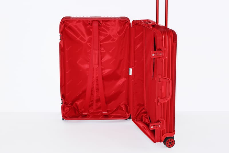 슈프림 x 리모와 캐리어 봄 토파즈 멀티휠 공식 사진 2018 supreme rimowa spring luggage official photos topas multiwheel
