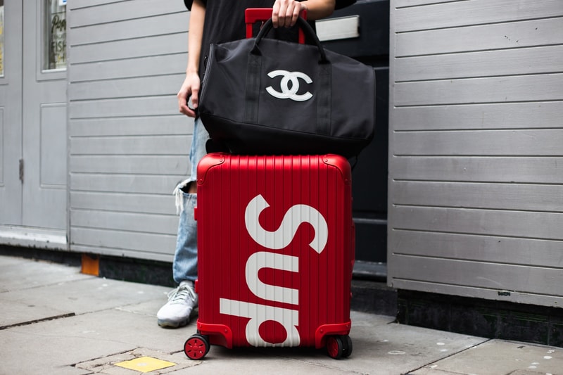 슈프림 리모와 캐리어 트롤리 스트릿 스타일 2018 supreme rimowa luggage trolley street style
