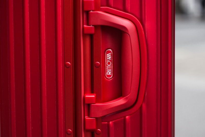 슈프림 리모와 캐리어 트롤리 스트릿 스타일 2018 supreme rimowa luggage trolley street style