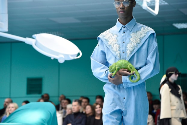 구찌가 밀라노를 떠나 파리에서 런웨이를 개최한다