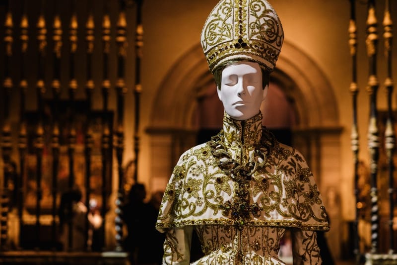 2018 멧 갈라 <천체: 패션과 천주교의 상상력> 들여다보기