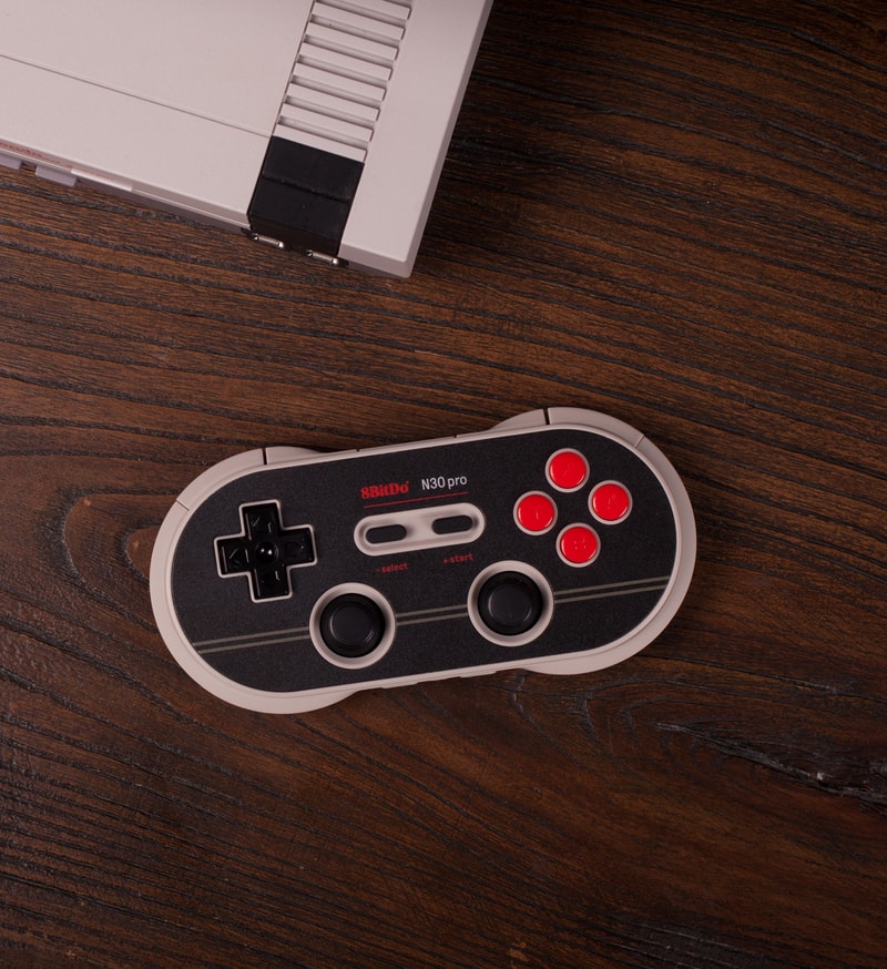 닌텐도에서 영감을 받은 8BitDO의 복고풍 콘트롤러 출시 2018 classic controller 8bitdo retro nintendo