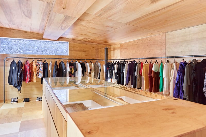 착한 가격의 꼼데가르송, 슈프림, 크롬하츠 빈티지가 가득한 셀렉트숍