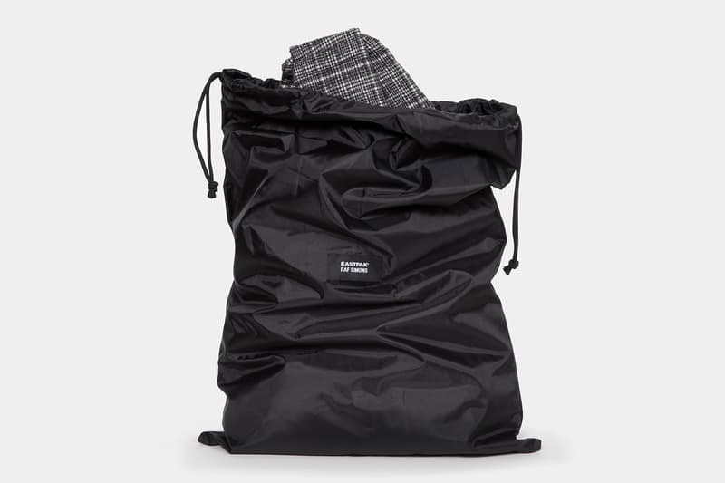 라프 시몬스 2018 가을 겨울 컬렉션 협업 백팩 가방