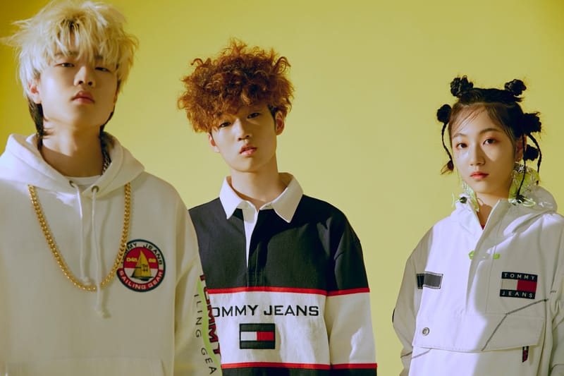 타미 진스 5.0의 플래그 로고를 소화한 김하온, 윤진영, 하선호