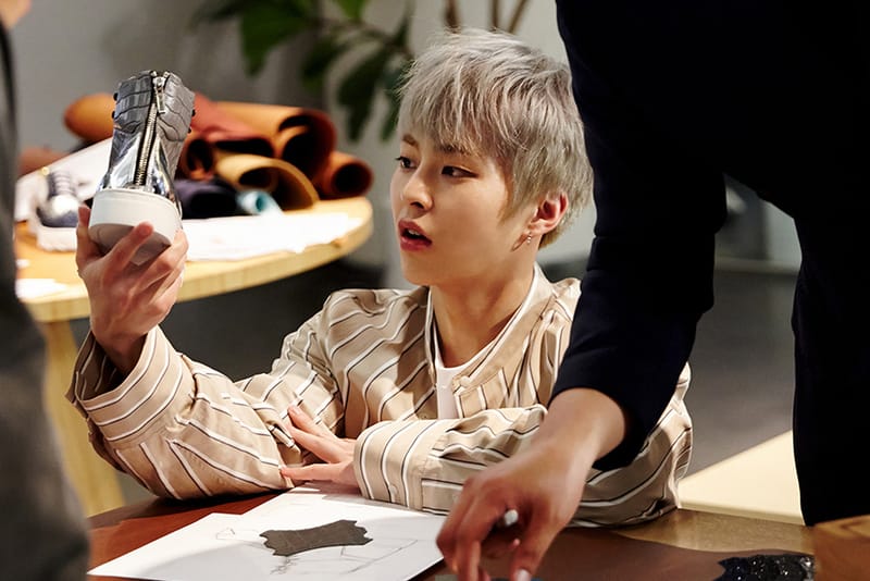 EXO 첸백시가 디자인한 커스텀 스니커 한정판