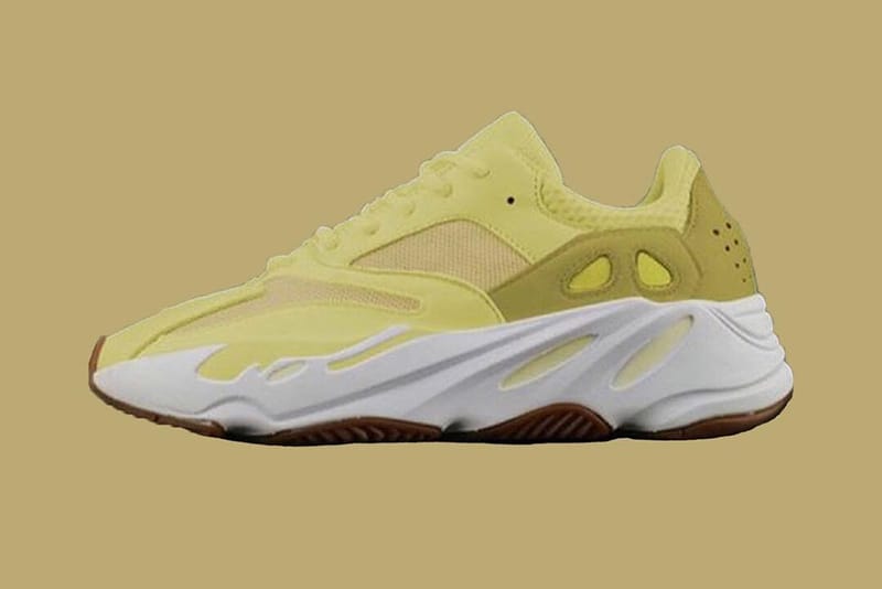 아디다스 이지 부스트 700 ‘프로즌 옐로우’ 유출