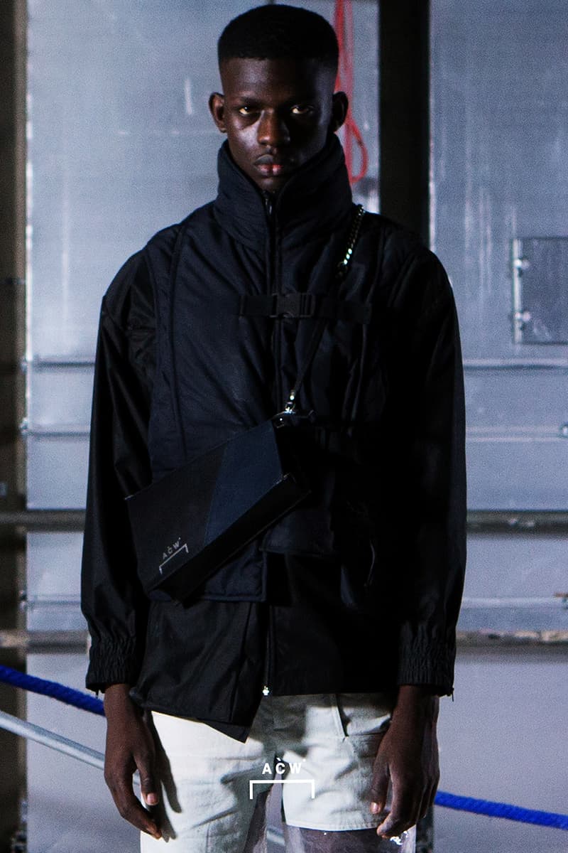 어 콜드 월 2018 FW 캠페인, 공사현장 화보 보기