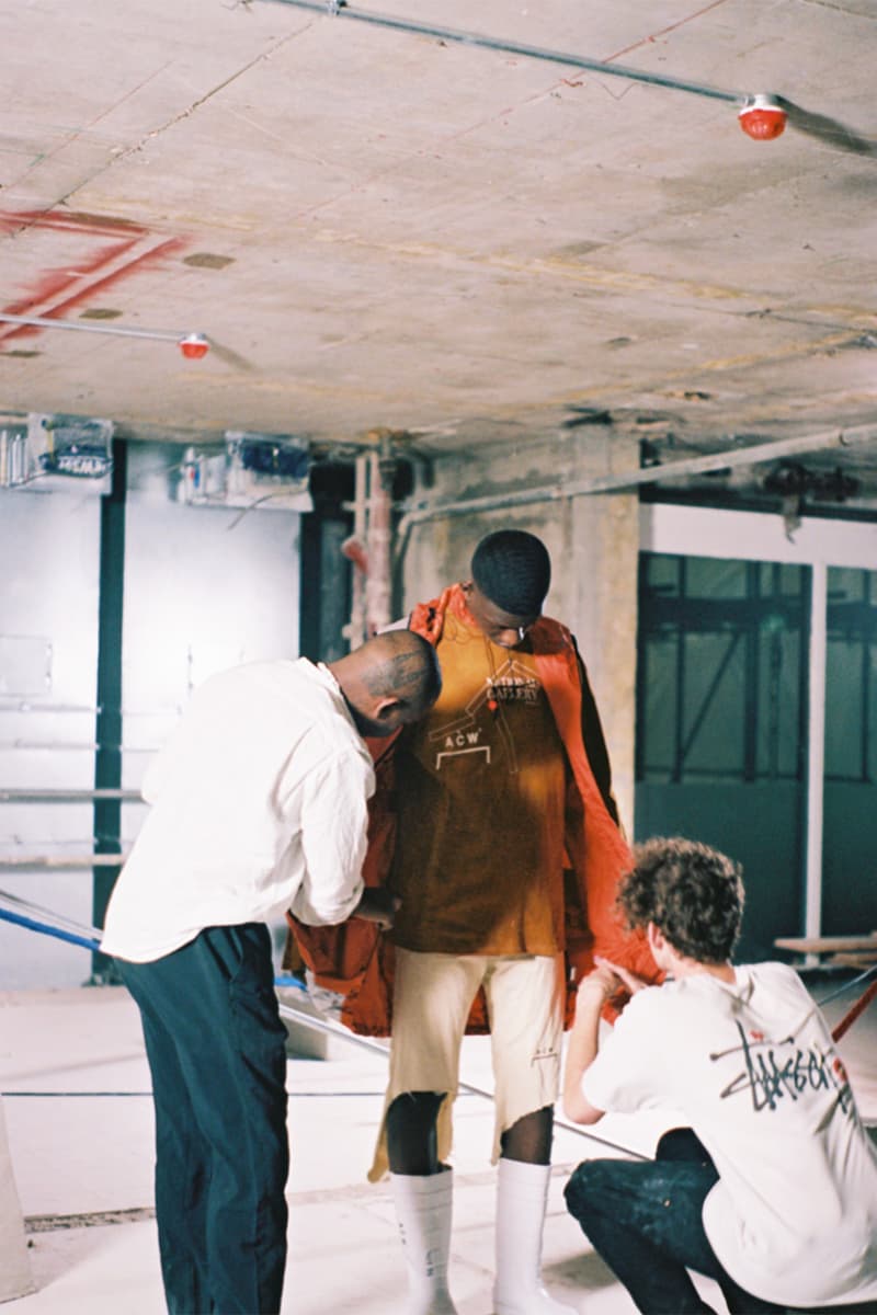 어 콜드 월 2018 FW 캠페인, 공사현장 화보 보기