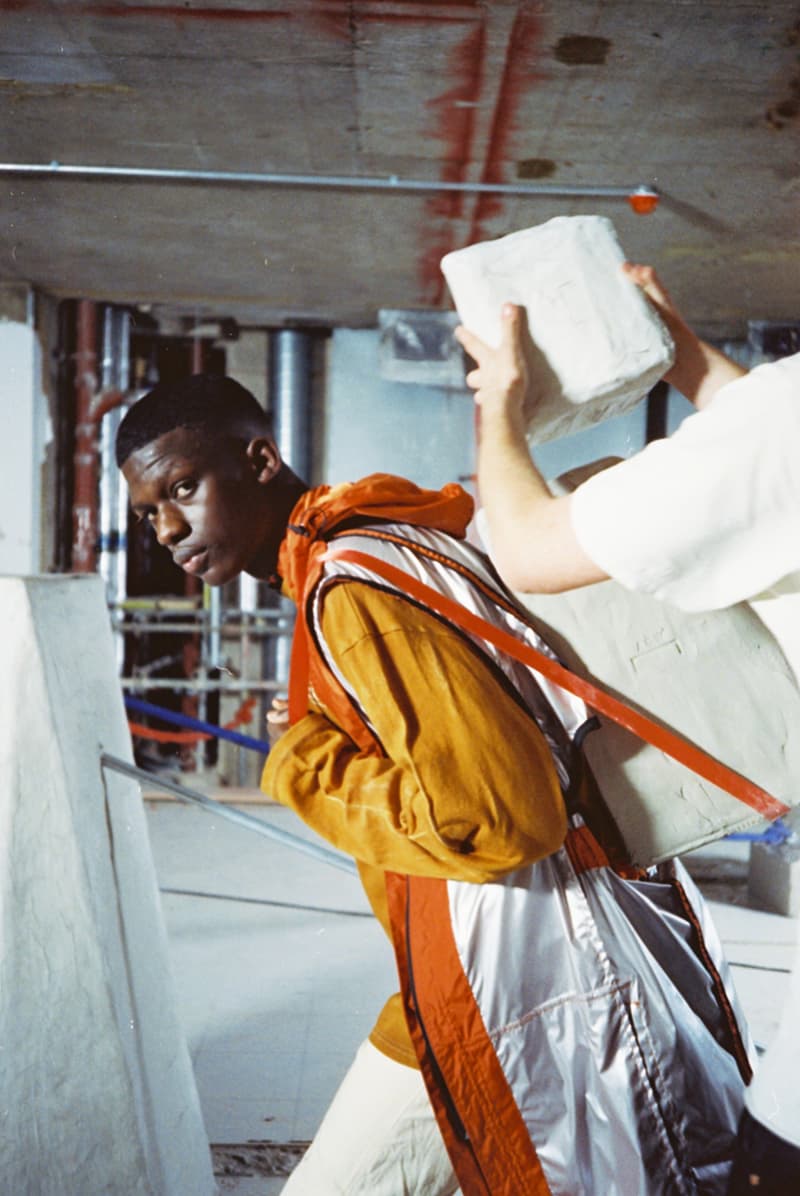 어 콜드 월 2018 FW 캠페인, 공사현장 화보 보기