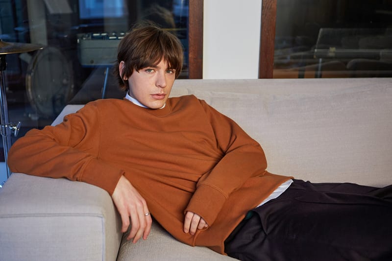 기본 중의 기본, 에이카 화이트 2018 FW 룩북