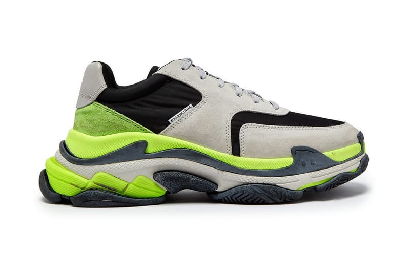 형광색으로 힘을 준 발렌시아가의 새로운 트리플 S