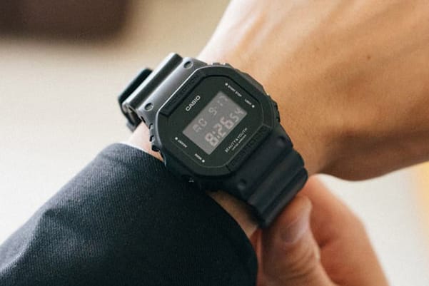 매일 착용하기 좋은 뷰티 앤 유스 x 지샥 ‘DW5600’