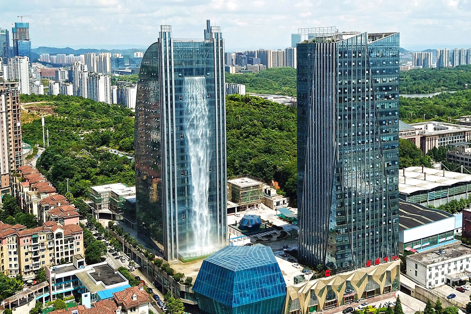 중국 귀양 인공 폭포 디자인 건물 건축