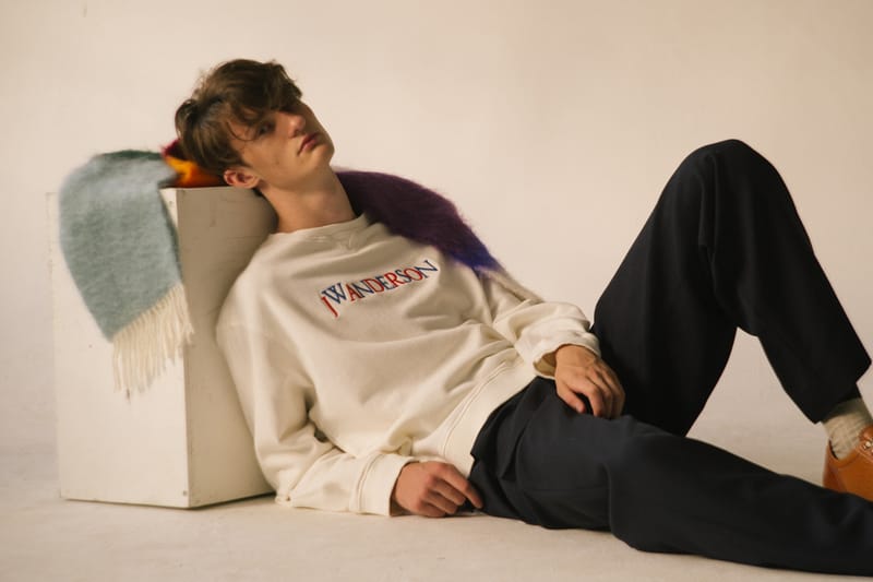 접근성과 감성 모두 갖춘 J.W. 앤더슨 2018 FW 화보