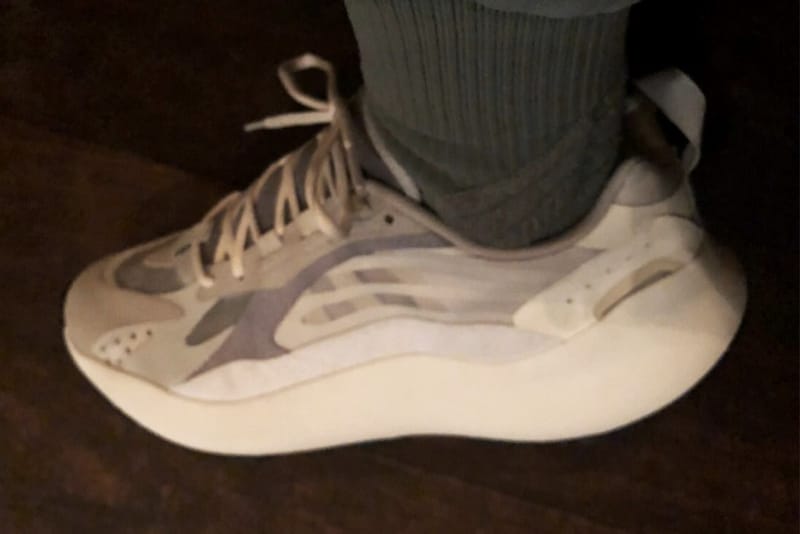 칸예 웨스트, 이지 700 V3 이미지 최초 공개