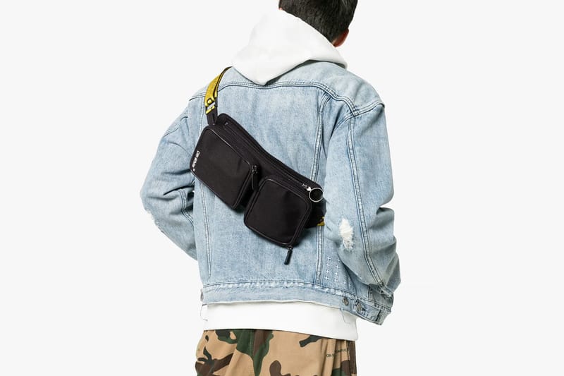 에디터가 추천하는 복고풍 로고 크로스보디 백