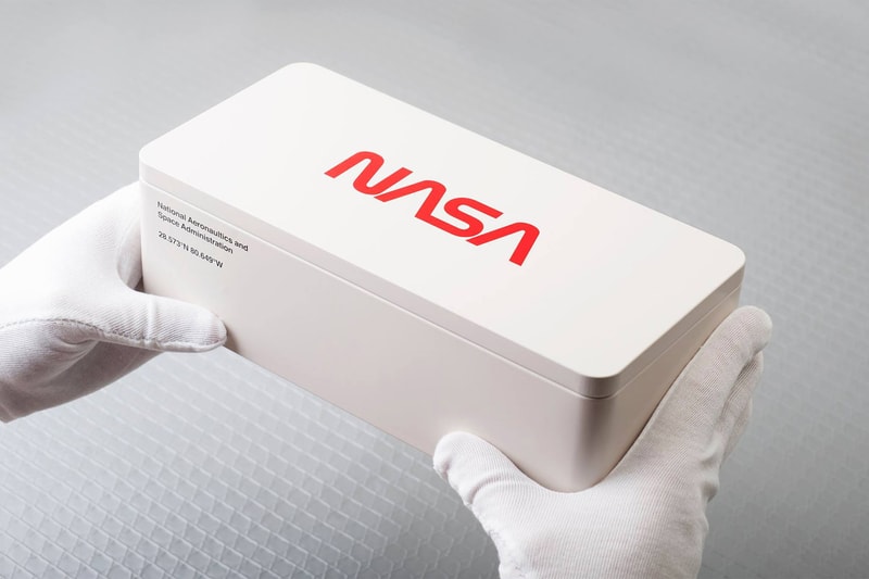 애니콘 x NASA 창립 60주년 기념 한정판 협업 시계 2018