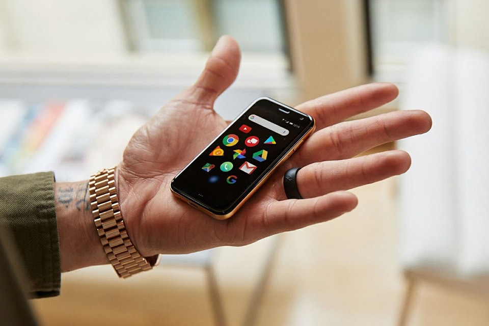 신용카드 크기 손바닥 만한 스마트폰 팜 palm smartphone 
