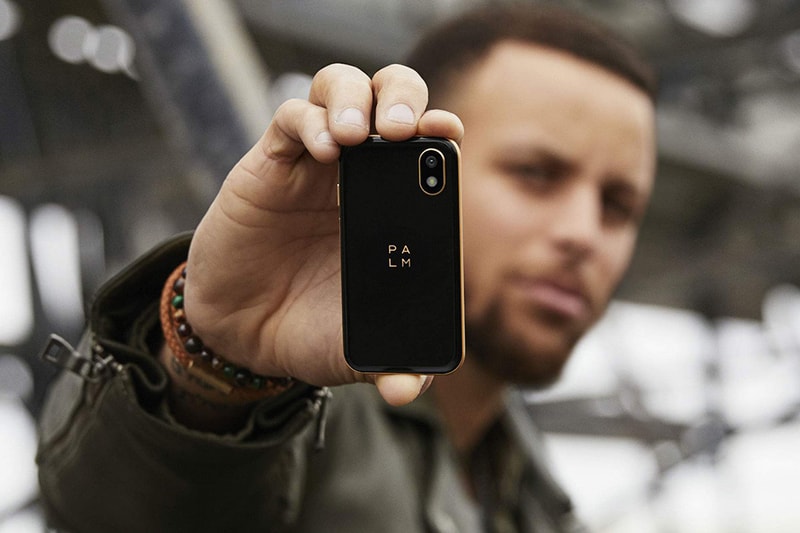 신용카드 크기 손바닥 만한 스마트폰 팜 palm smartphone 