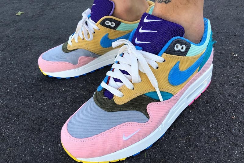 션 워더스푼의 찢어 신는 맞춤형 나이키 에어맥스 1