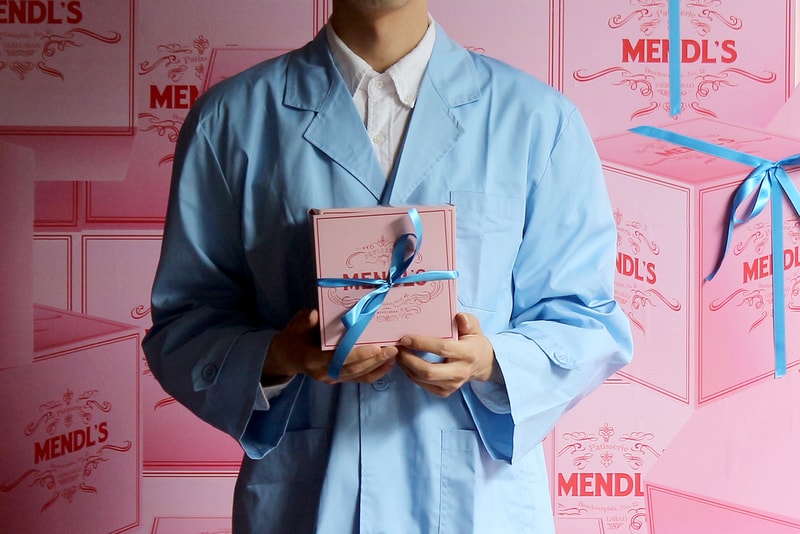 성수동 카페 월서울 그랜드부다페스트 호텔 재개봉 맨들스 멘들스 케이크 판매 