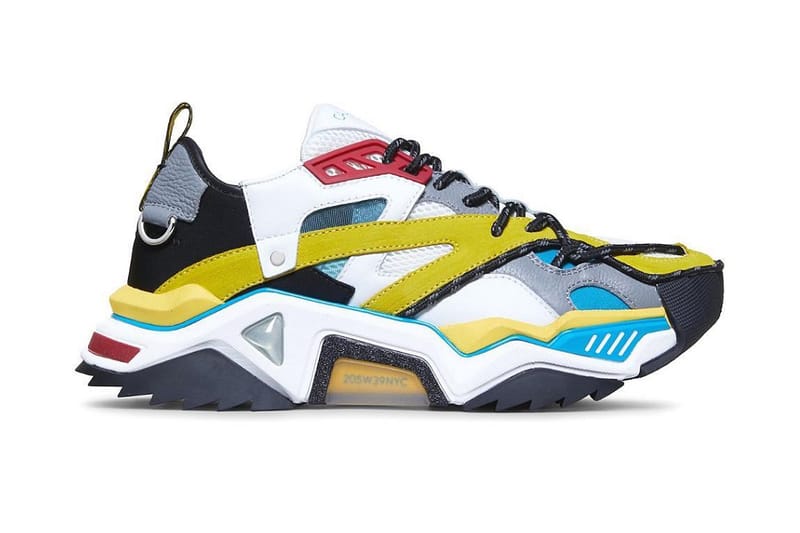 캘빈클라인 '스트라이크 205', 또 발렌시아가 트레이너와 흡사?