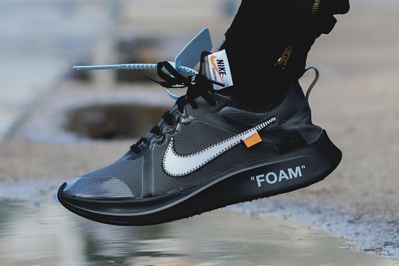 오프 화이트 x 나이키 줌 플라이 SP 블랙 & 핑크 실착 이미지