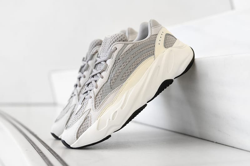 아디다스 이지 부스트 700 V2 ‘스태틱’ 발매 임박