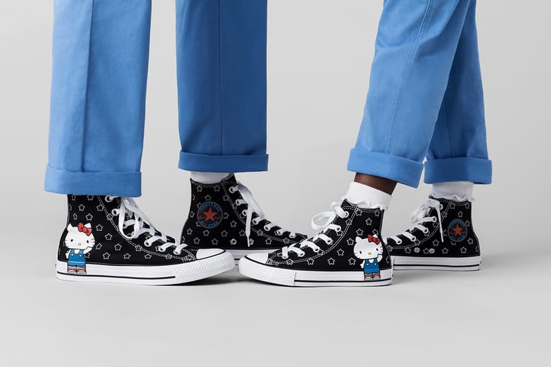 헬로 키티 컨버스와 푸마 바비 인형의 귀여움 대결