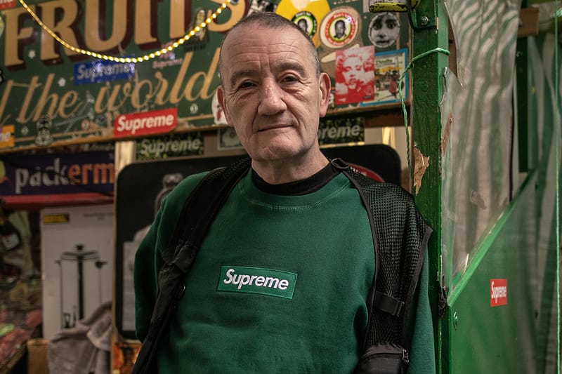 슈프림의 박스 로고 맨투맨 발매 현장