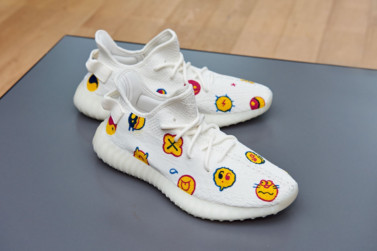 아디다스 오리지널스 이지 부스트 350 V2 트리플 화이트 아티스트 커스텀 2019 겨울 adidas-originals-yzy-350-v2-triple-white-diy