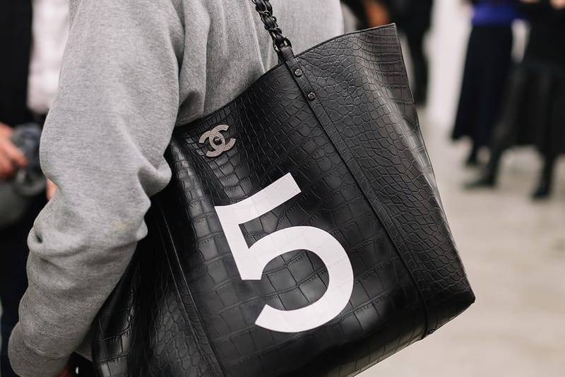 샤넬과 퍼렐의 협업, 파리 패션위크에서 첫 포착