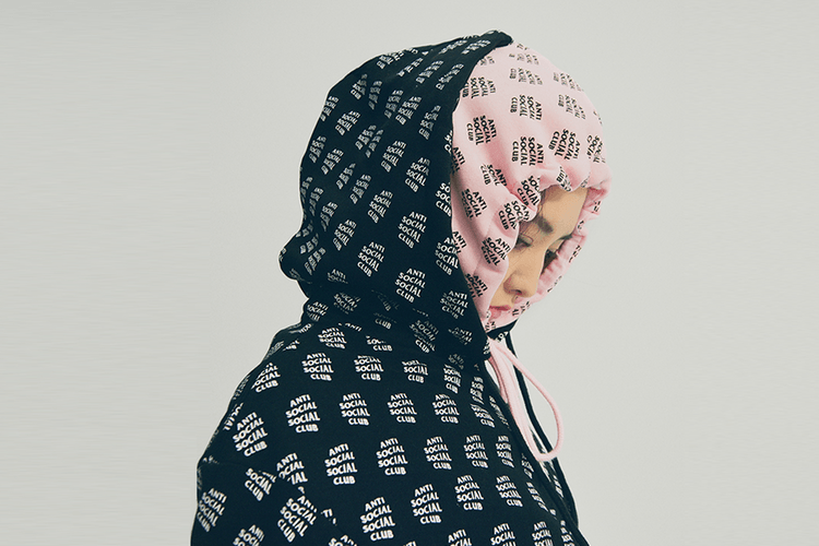 느린 배송을 '셀프 디스'한 안티 소셜 소셜 클럽의 2019 SS 컬렉션