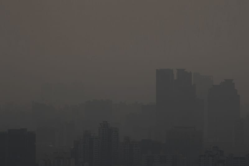 미세먼지가 효자? 마스크, 공기청정기 등 관련 상품 판매 급증