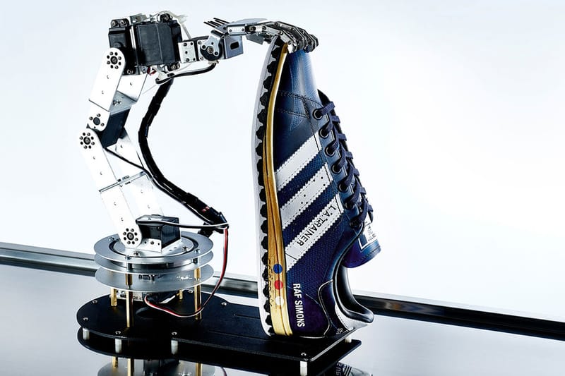 라프 시몬스 x 아디다스, 추가 '3D 페인팅' 스탠 스미스 & 아딜렛 발매