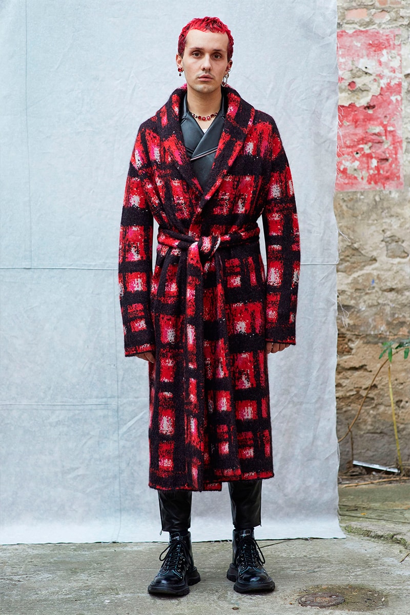 패턴이 돋보이는 알렉산더 맥퀸 2019 FW 시즌 룩북 공개