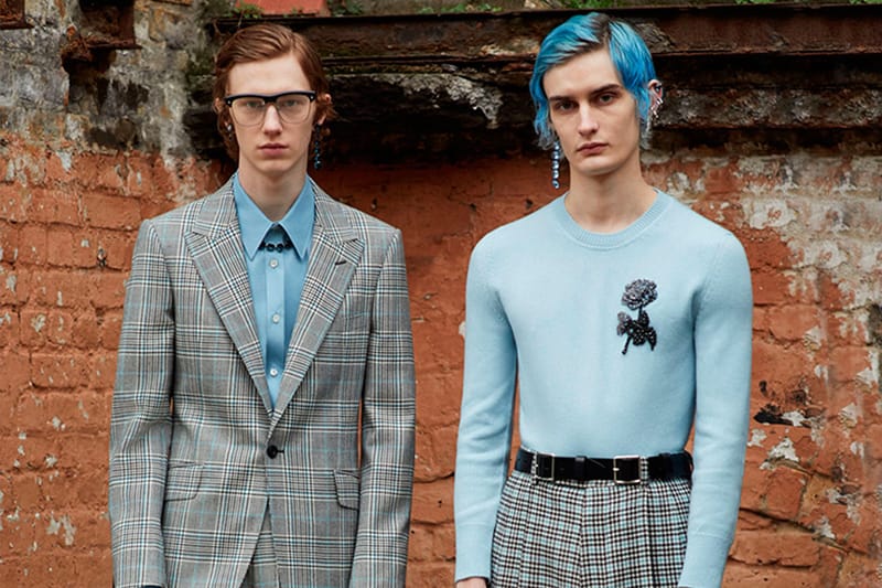 패턴이 돋보이는 알렉산더 맥퀸 2019 FW 룩북 공개