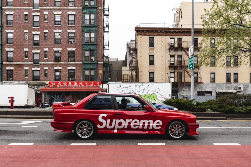 슈프림과 BMW의 협업? 1:1 스케일의 'E30 M3' 실물 공개