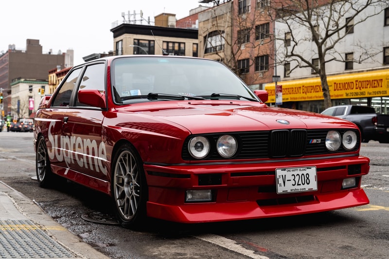 슈프림과 BMW의 협업? 1:1 스케일의 'E30 M3' 실물 공개