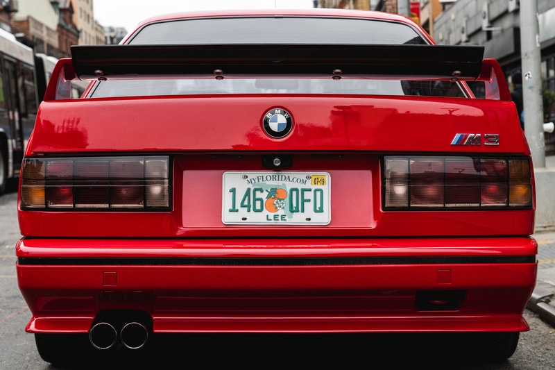슈프림과 BMW의 협업? 1:1 스케일의 'E30 M3' 실물 공개
