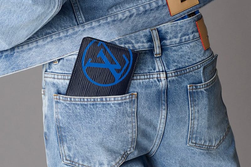 컬러 포인트 더한 루이 비통 에피 가죽 액세서리 제품군