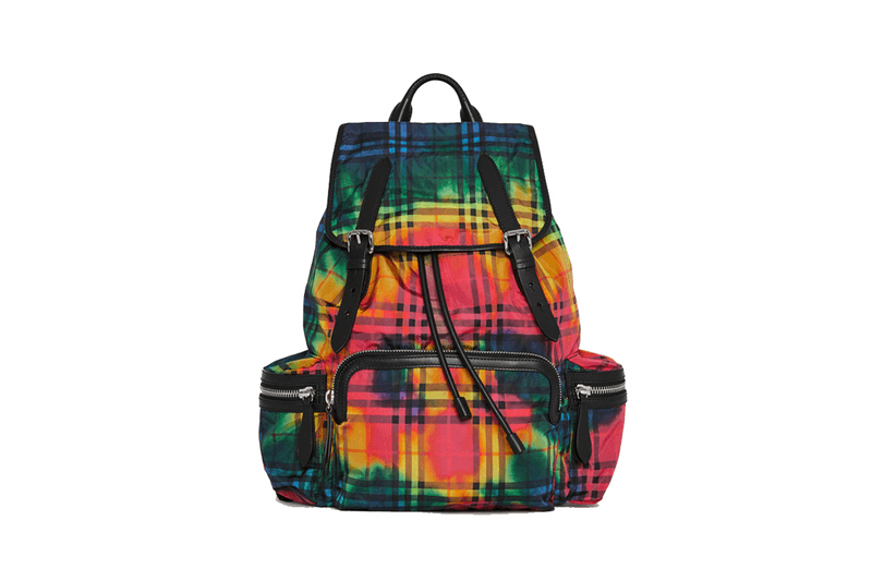 타이다이 아이템, 해변부터 페스티벌까지, 올여름을 물들일 모음 2019 스투시 반스 에리스 아크네 나이키